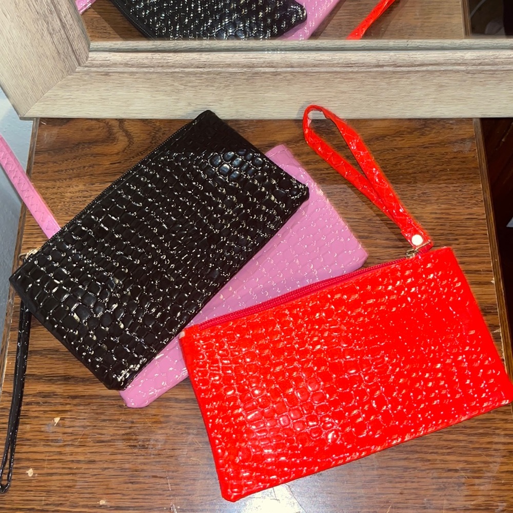 Mini wristlets